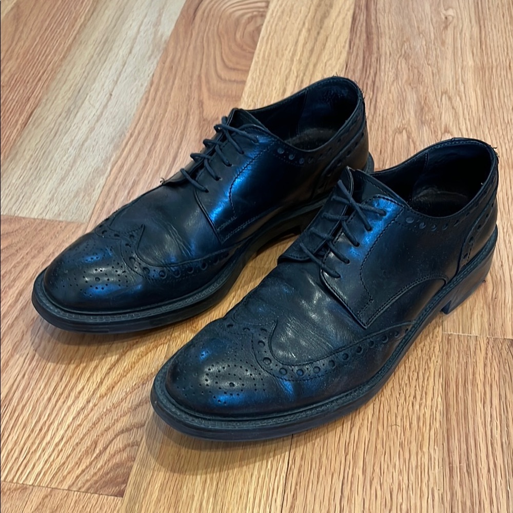 Italian made Black Leather Oxford Shoes with Brogue Detailing